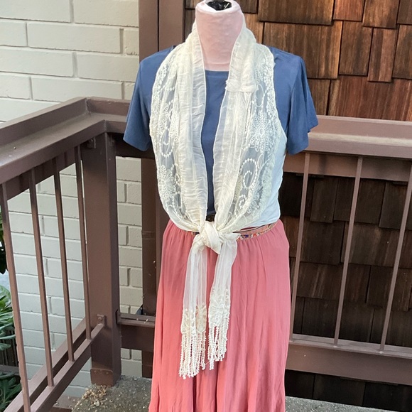 Cream lace Rayon open front  high low hem sleeveless vest like blouse Medium - Picture 6 of 11